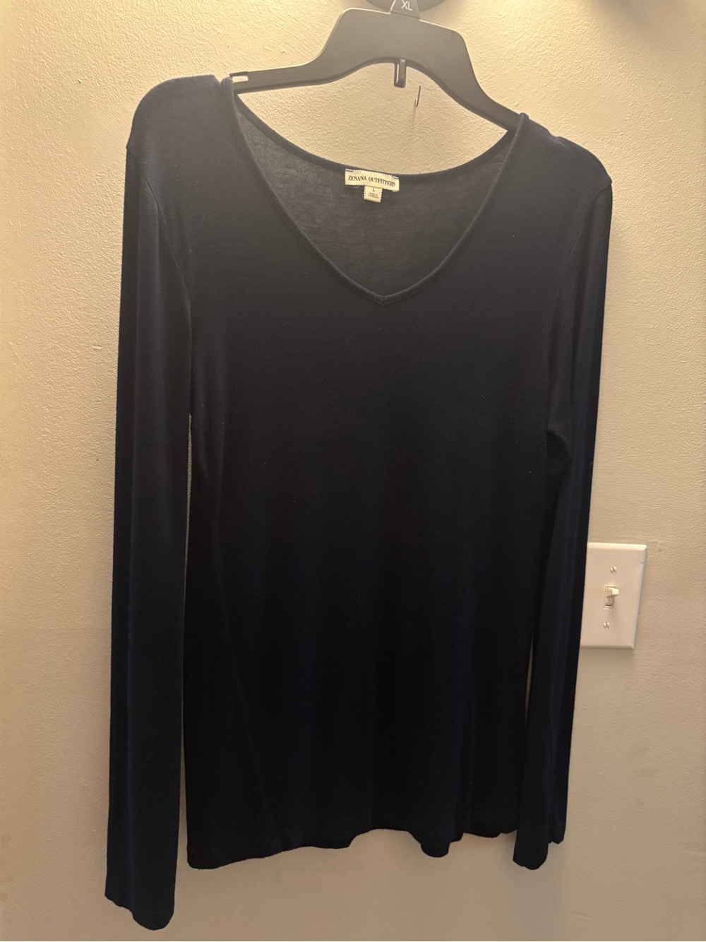 Zenana Outfitters Women's Long Sleeve V-Neck Top - Navy Blue